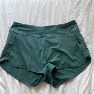 Outdoor Voices Hudson 2.5 in inseam running shorts
